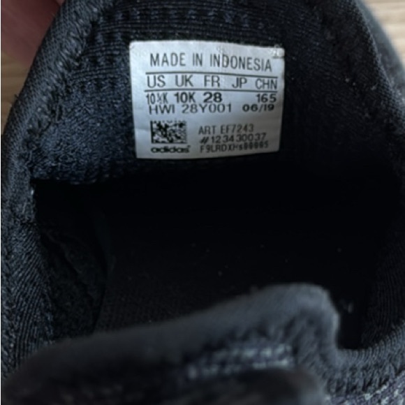 Boys Adidas 10.5 toddler sneaker - Picture 4 of 4